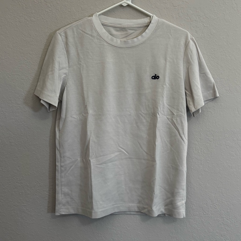ALO Yoga Men's Light Gray Short Sleeve Tee